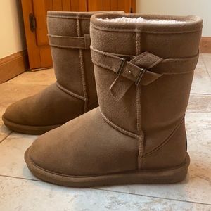Perfect shape, hardly used BEARPAW boots